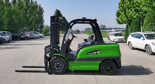 Multifunctional Forklift Trucks Lead a New Chapter of Win-Win Efficiency and Costs